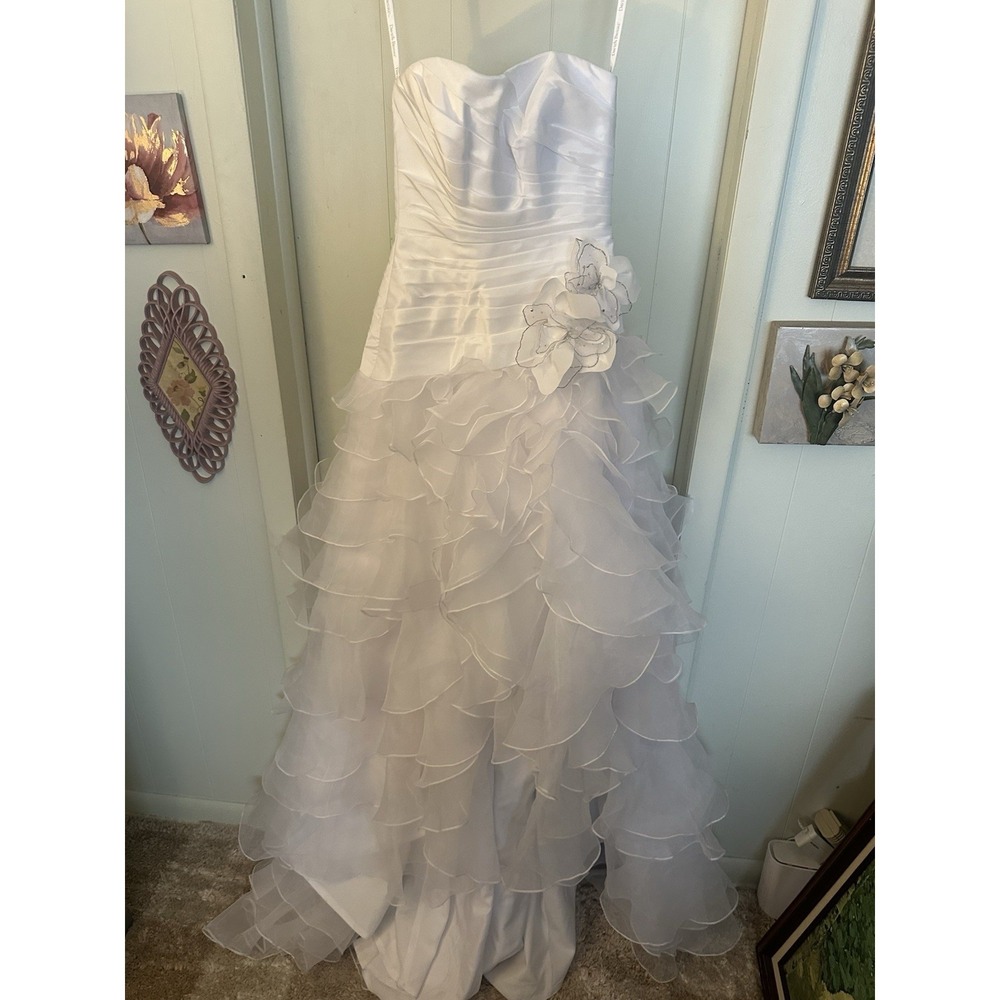 David's Bridal White Strapless Sleeveless Tiered Wedding Dress StyleT3505 Size 2